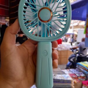 مروحة يدوية محمولة